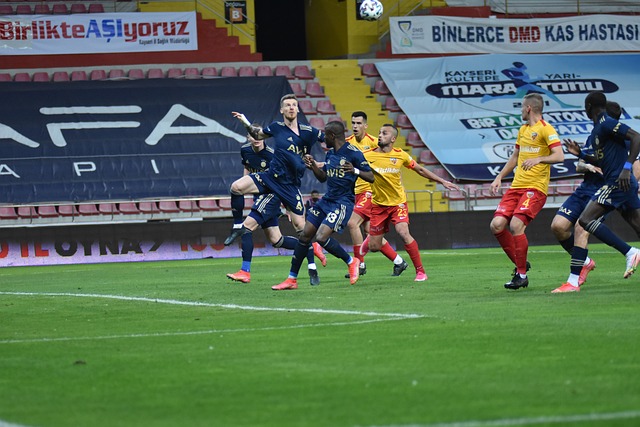 歐聯杯：AC米蘭3-1斯拉維亞晉級8強 邁尼昂因傷提前退場.